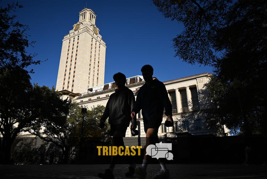 Students walk through the University of Texas at Austin on Nov. 29, 2021.