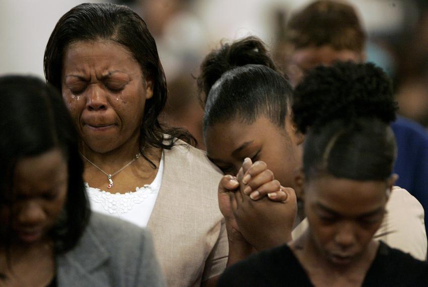 Parishioners at Greater Vision Community Church cry during the altar call as a pastor offers prayers for those killed in the shooting at the Fort Hood Army post in Killeen, Texas, November 8, 2009. The death toll from an Army psychiatrist who opened fire at the Fort Hood Army post rose to 13 on Friday, and Army officials said the suspected shooter was hospitalized and on a ventilator. REUTERS/Jessica Rinaldi (UNITED STATES MILITARY CRIME LAW) - GM1E5B900K501