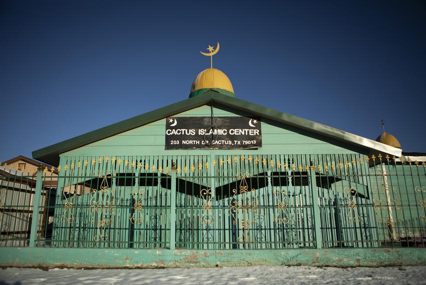 The Cactus Islamic Center serves the muslim community in Cactus.