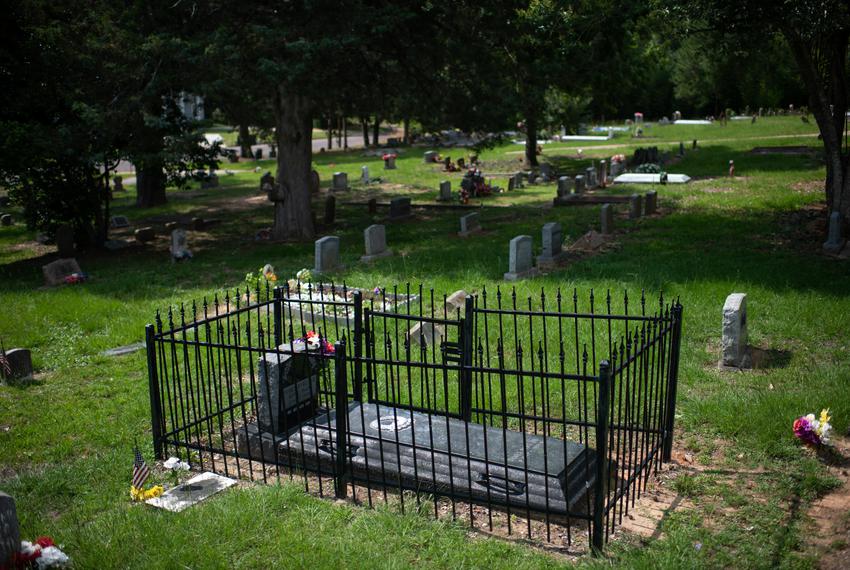 Jasper, Texas: James Byrd Jr’s burial plot May 29, 2023 at the Jasper City Cemetery in Jasper, Texas. Mark Felix/The Texas Tribune